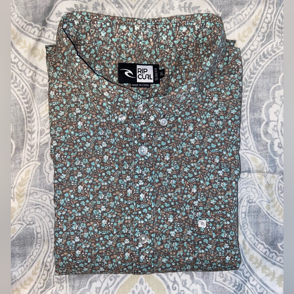 RIP CURL, Flowers print MEN SHIRTS SHORT SLEEVE, Size XL, Slim Fit
